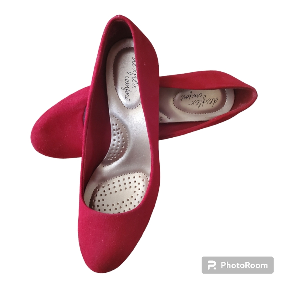 Dexflex Comfort red suede pumps